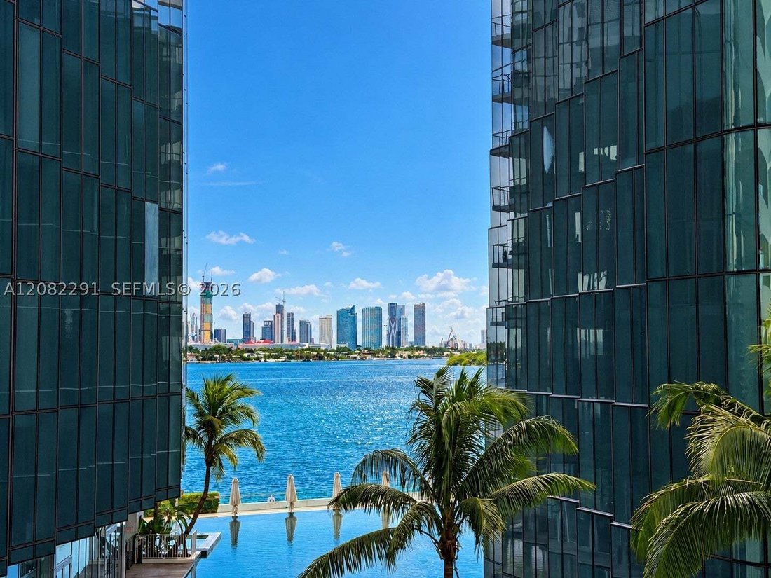 Condo in Miami Beach, Florida, United States 1 - 18779053