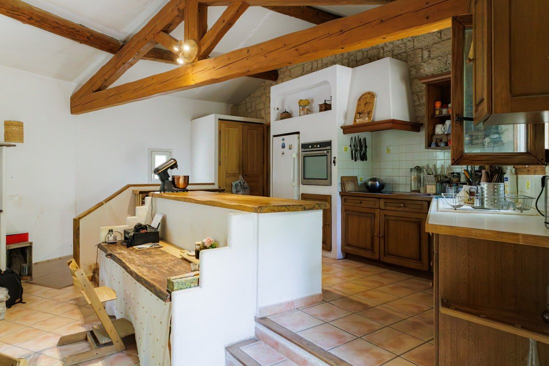 House in Saumane-de-Vaucluse, Provence-Alpes-Côte d'Azur, France 4 - 18989430