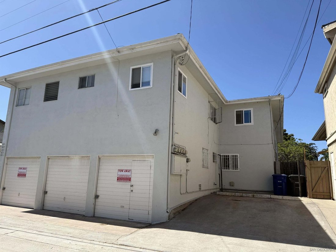 San Diego, California, United States 4 - 18988969