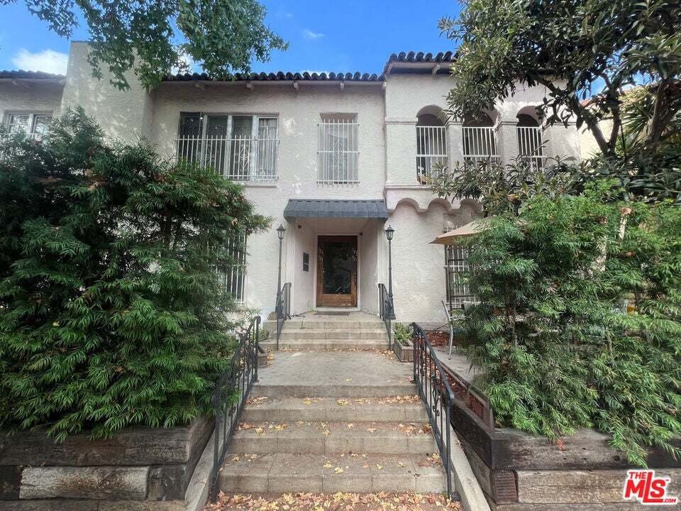 Los Angeles, California, United States 1 - 18990973