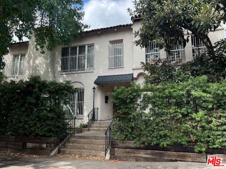 Los Angeles, California, United States 5 - 18990973
