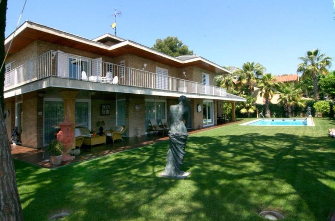 Villa in Tiana, Catalonia, Spain 2 - 18990966
