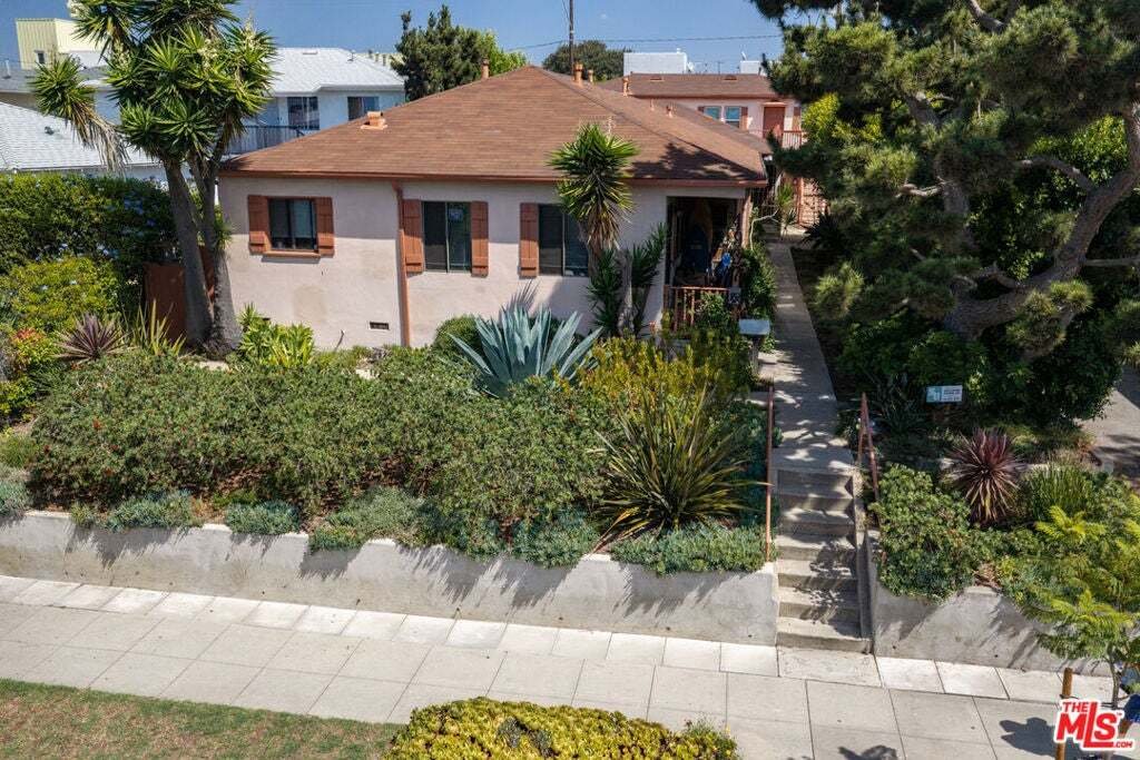 Santa Monica, California, United States 2 - 18990971