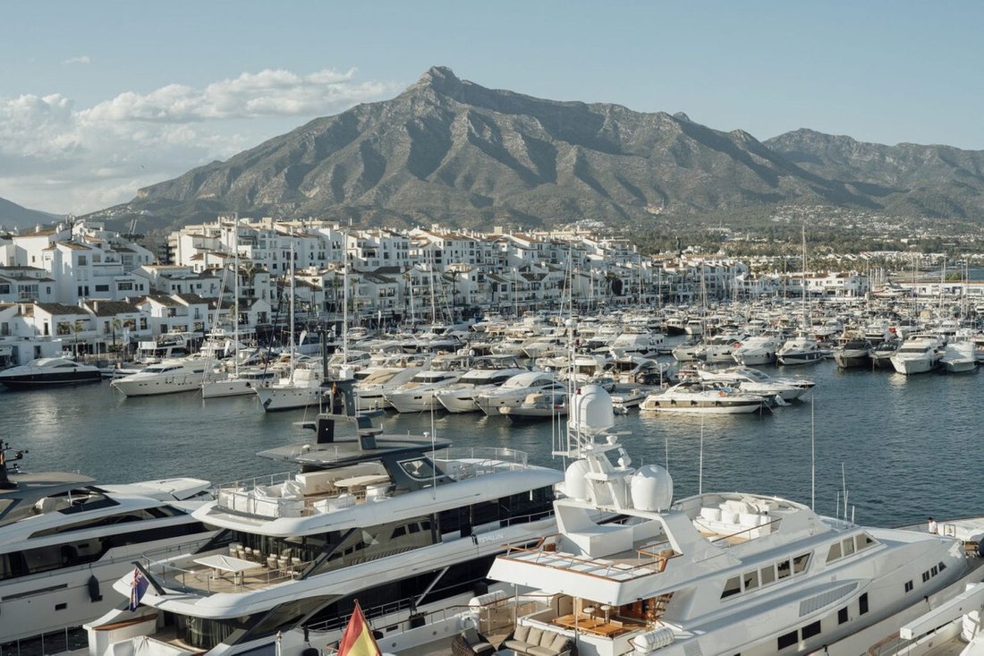 Apartment in Puerto Banus, Marbella, Spain 2 - 18991397