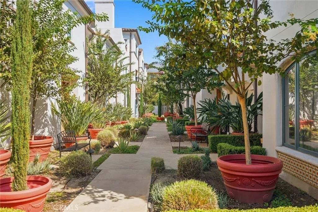 Townhouse in Altadena, California, United States 2 - 18990953