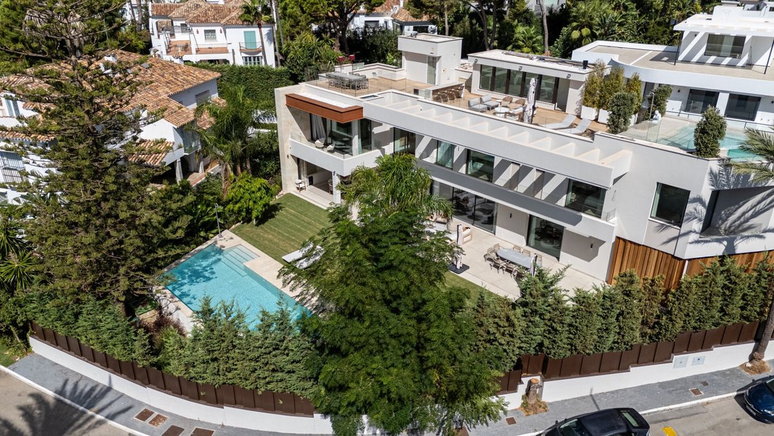 Villa in Marbella, Andalusia, Spain 1 - 18990833