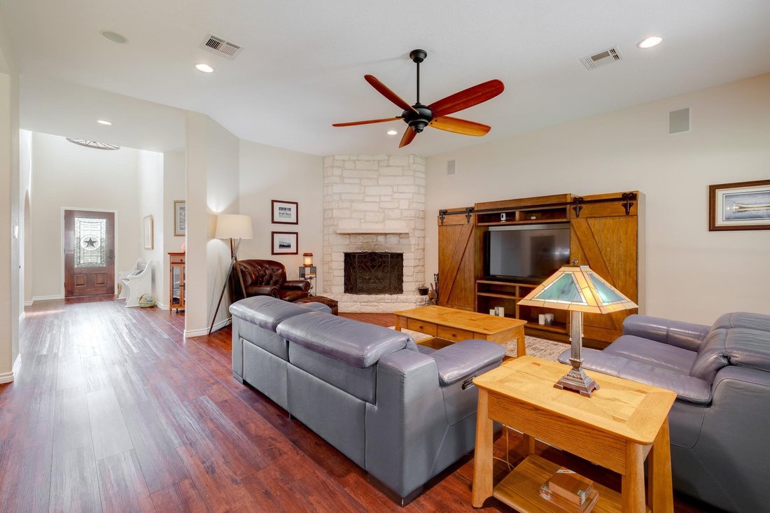 House in Florence, Texas, United States 4 - 18991094