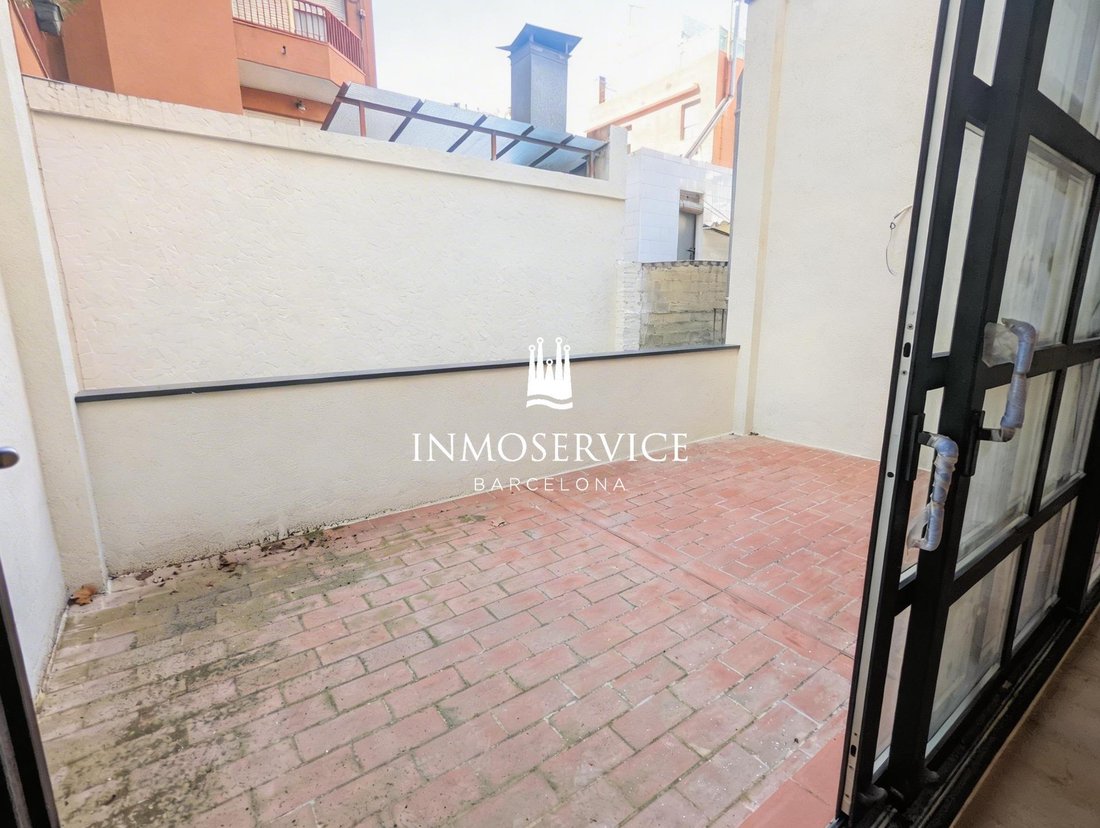Les Corts, Barcelona, Spain 2 - 18991144