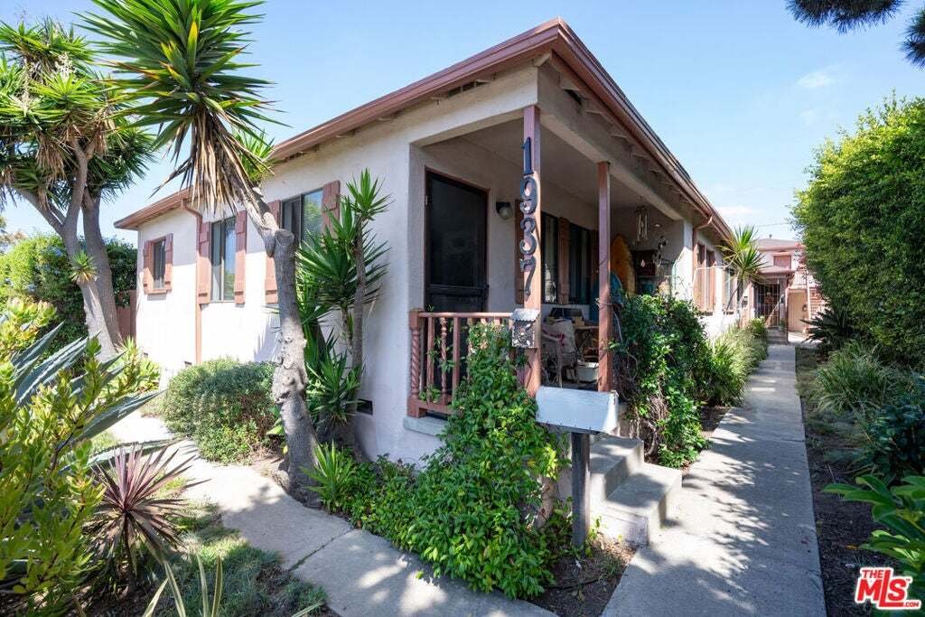 Santa Monica, California, United States 5 - 18990971