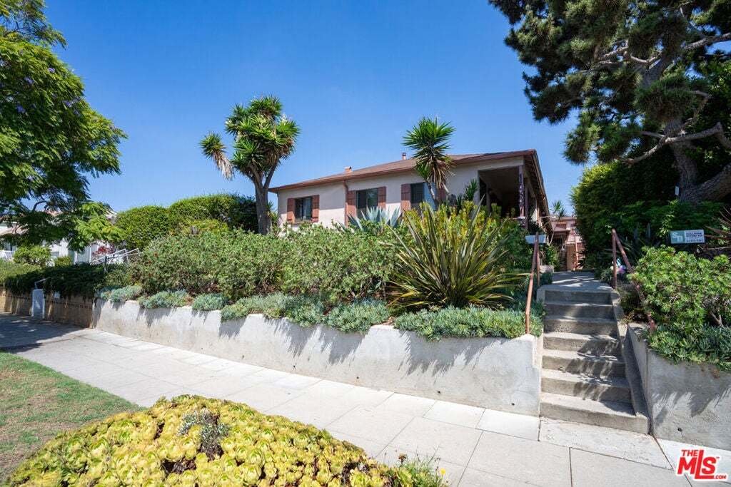 Santa Monica, California, United States 3 - 18990971