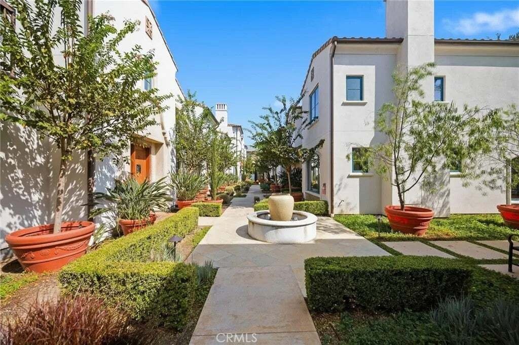 Townhouse in Altadena, California, United States 3 - 18990953