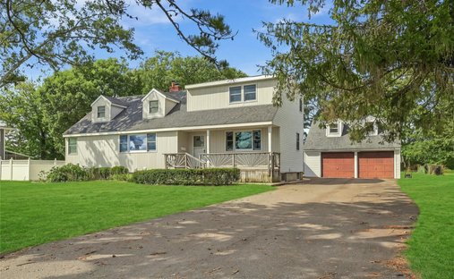 House in West Babylon, New York, United States 1