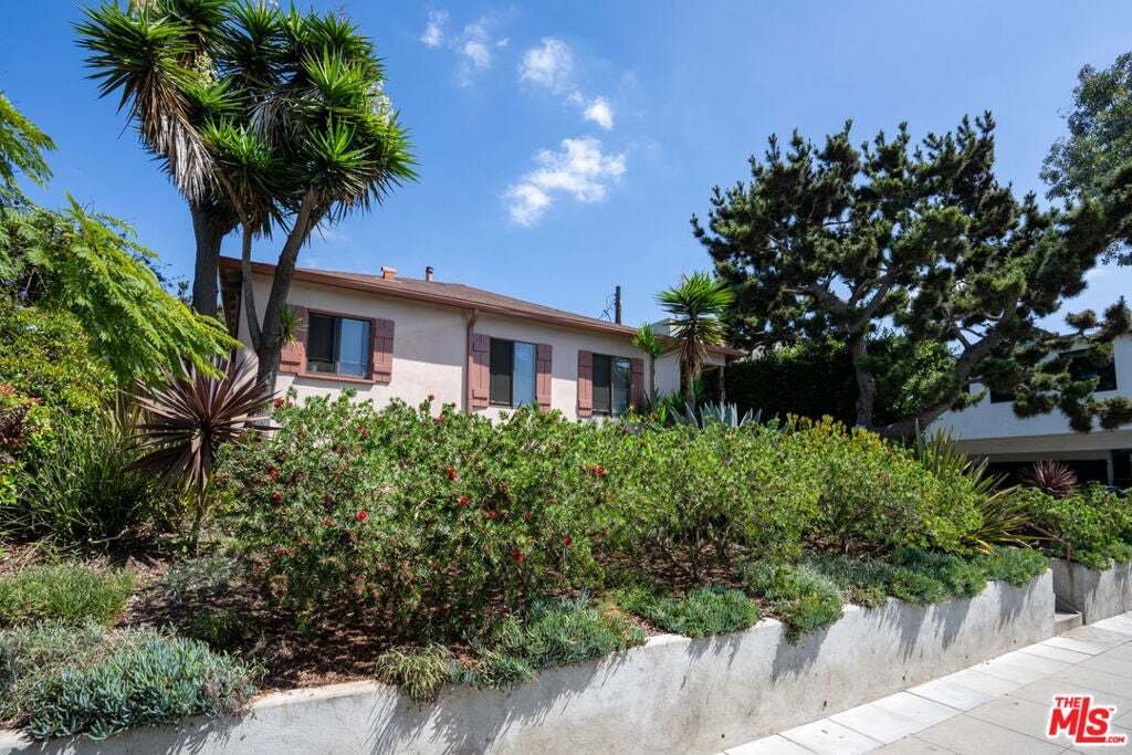 Santa Monica, California, United States 4 - 18990971