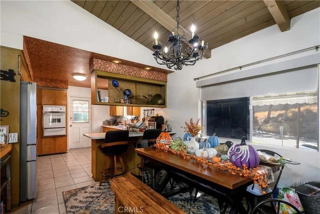 Monterey Park, California, United States 5 - 18990881