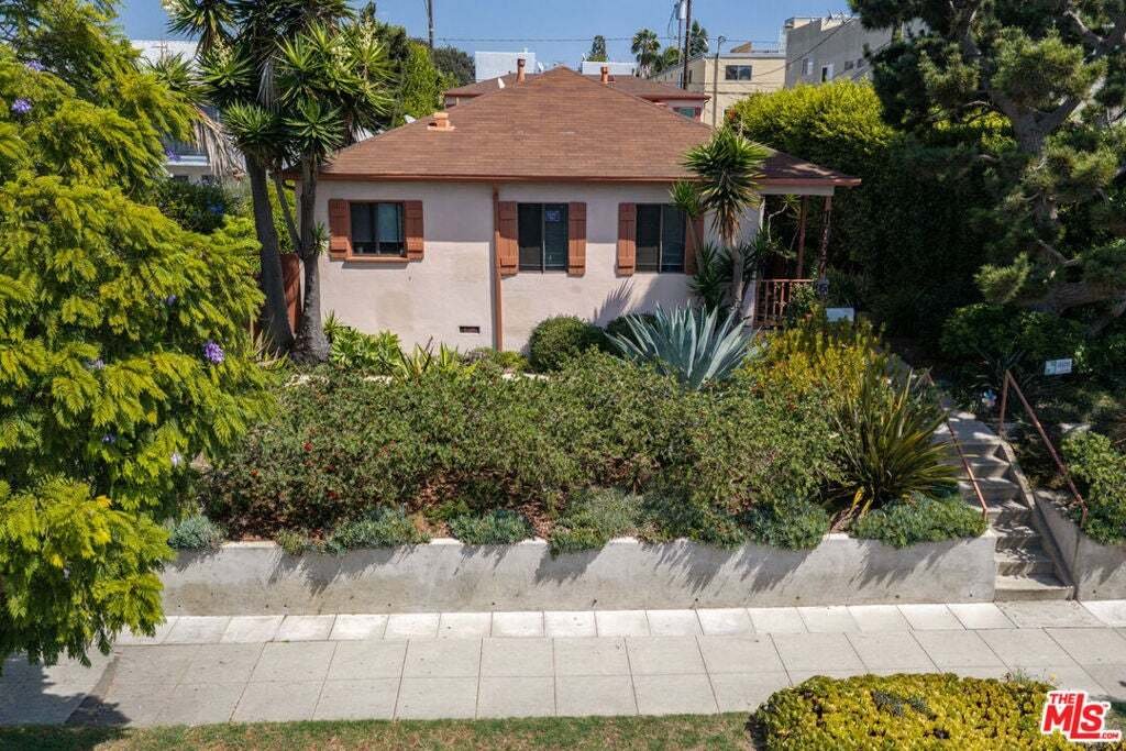 Santa Monica, California, United States 1 - 18990971