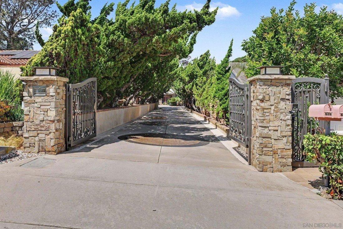 Solana Beach, California, United States 5 - 18990867
