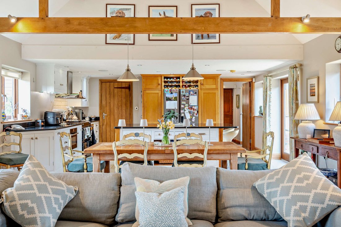 House in Headley Down, England 4 - 17779240