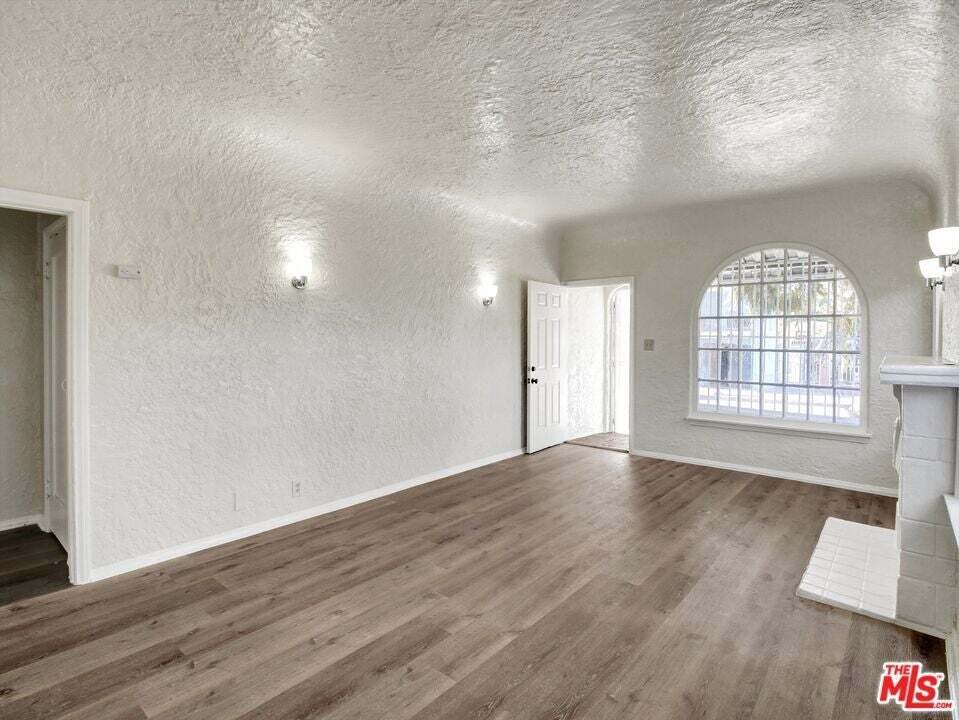 Los Angeles, California, United States 4 - 18990974