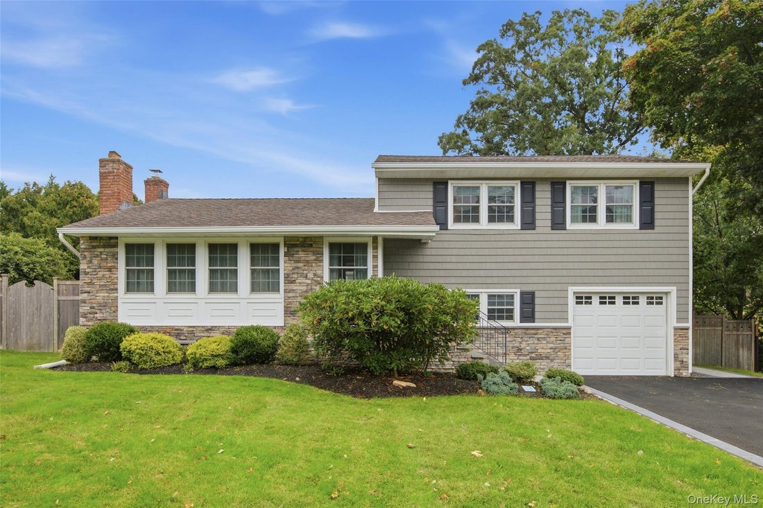 House in Hauppauge, New York, United States 1 - 18991296
