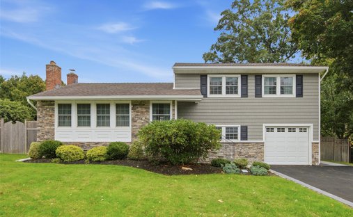House in Hauppauge, New York, United States 1