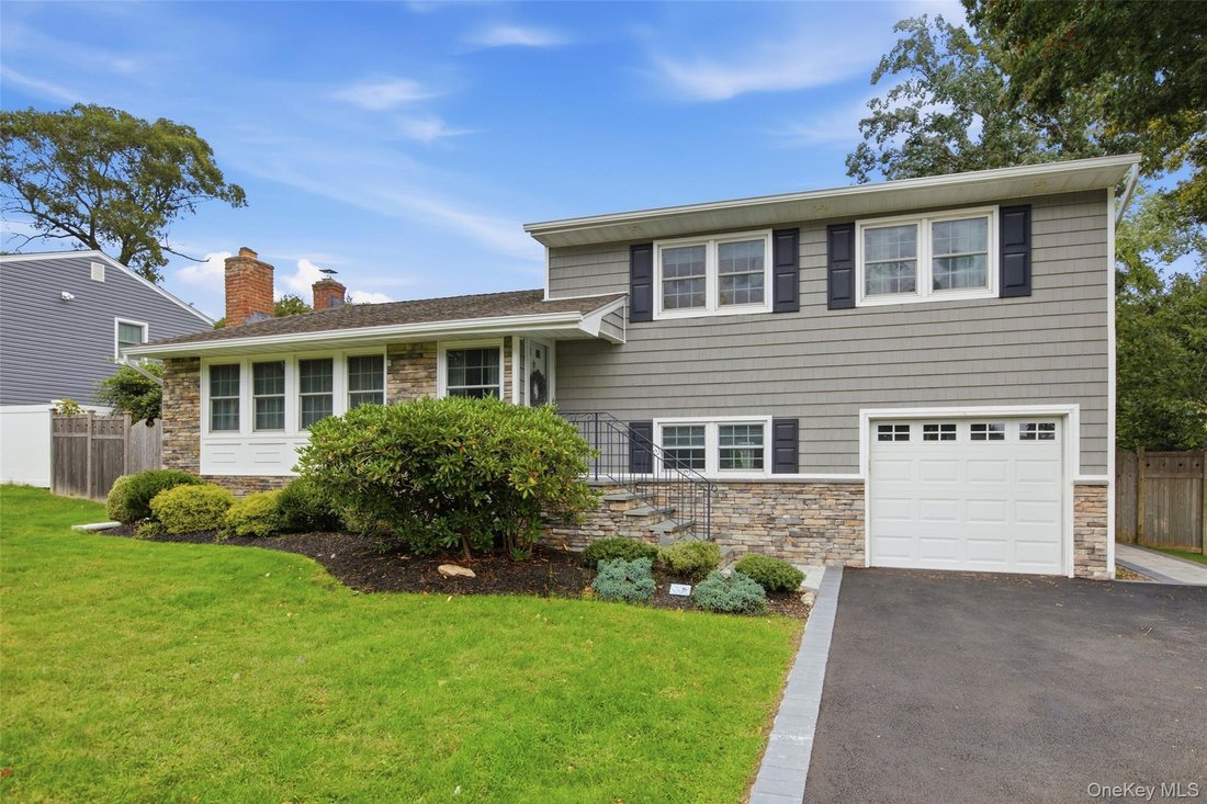 House in Hauppauge, New York, United States 2 - 18991296