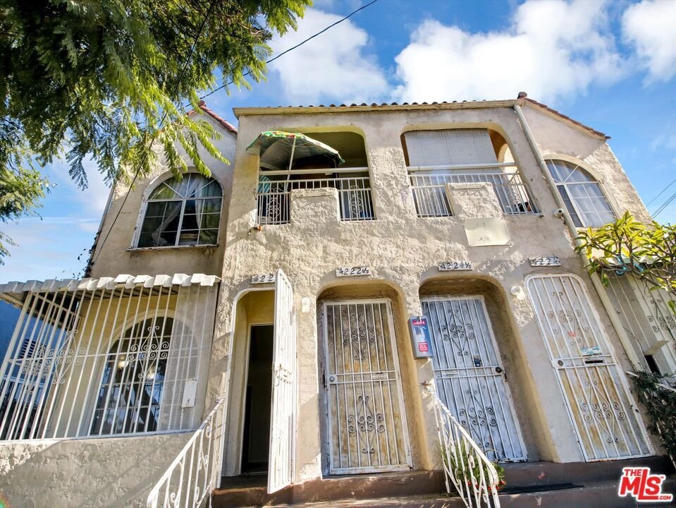 Los Angeles, California, United States 2 - 18990974