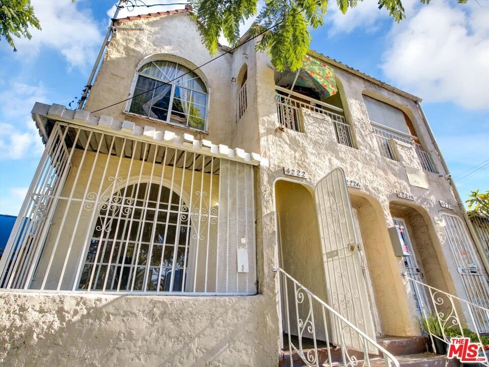 Los Angeles, California, United States 1 - 18990974