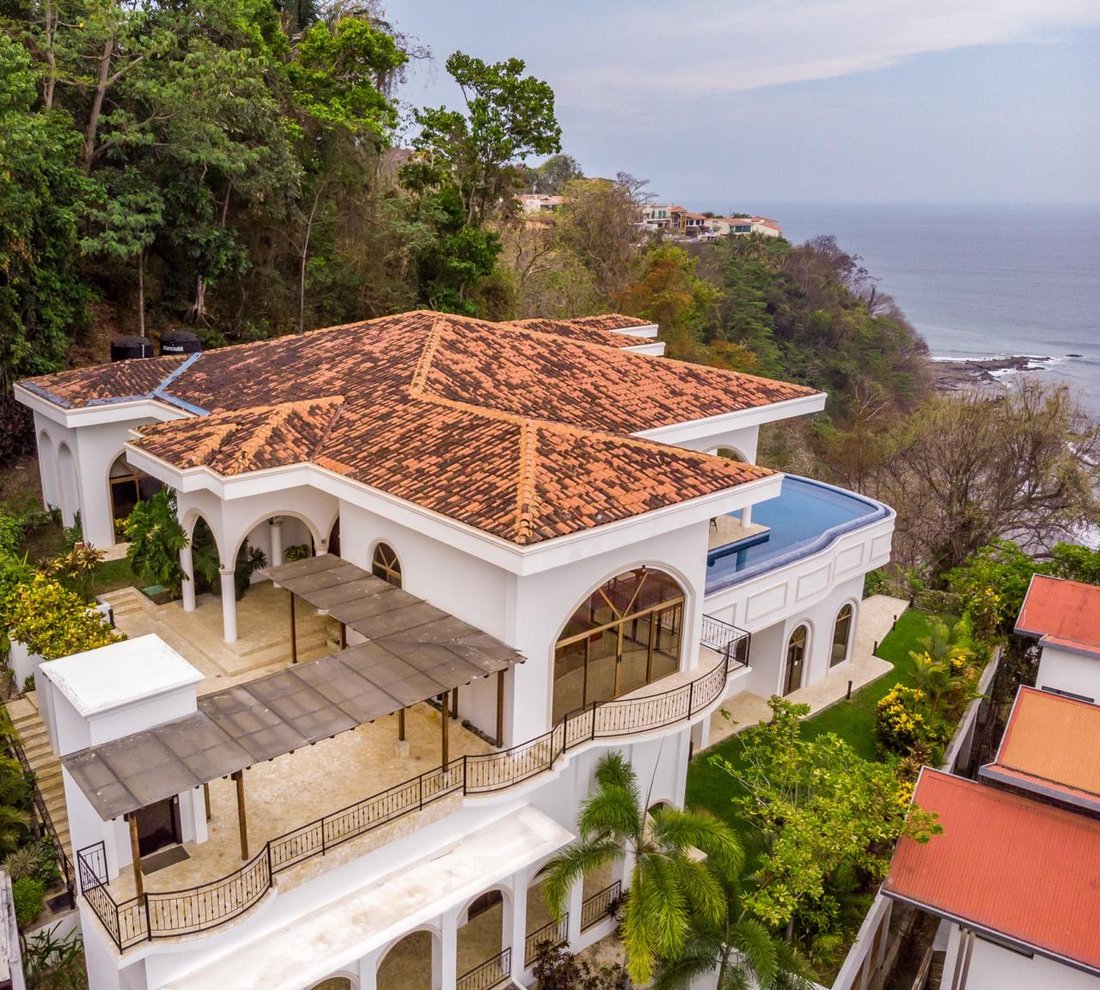 Condo in Playa Herradura, Puntarenas Province, Costa Rica 2 - 18991688