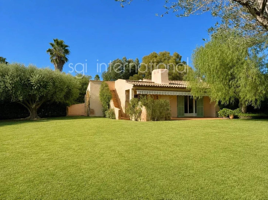 House in Zone Ouest Urbaine, Saint-Tropez, France 2 - 18437093