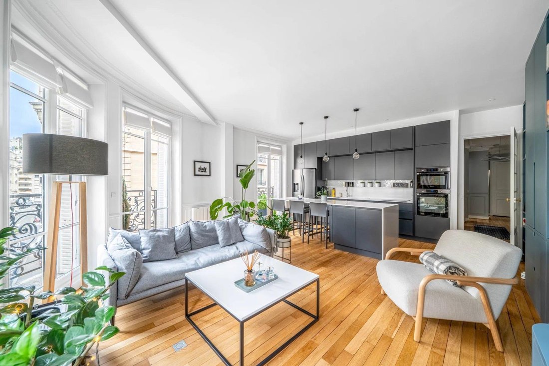 Apartment in Cambronne-Garibaldi, Paris 15e Arrondissement, Paris 4 - 18991649