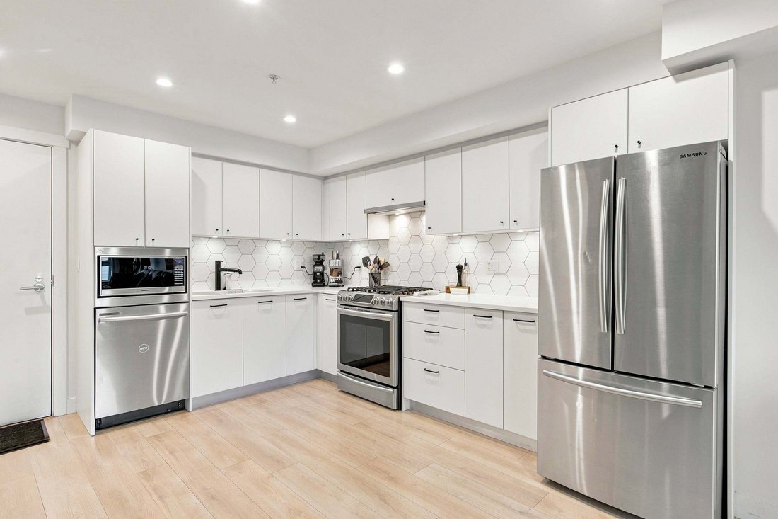Condo in North Vancouver, British Columbia, Canada 1 - 18991482