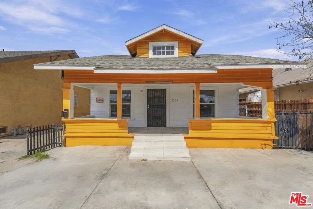 Los Angeles, California, United States 1 - 18643138