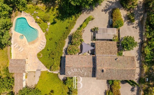 Estate in Callas, Provence-Alpes-Côte d'Azur, France 1