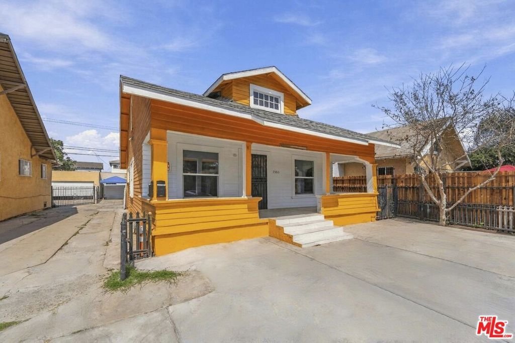Los Angeles, California, United States 2 - 18643138