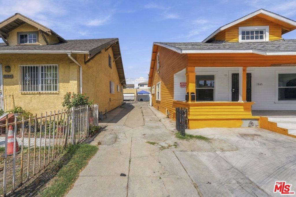 Los Angeles, California, United States 5 - 18643138