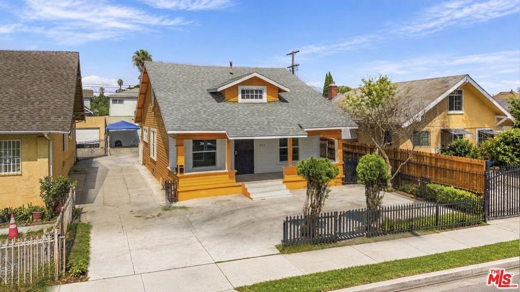 Los Angeles, California, United States 4 - 18643138