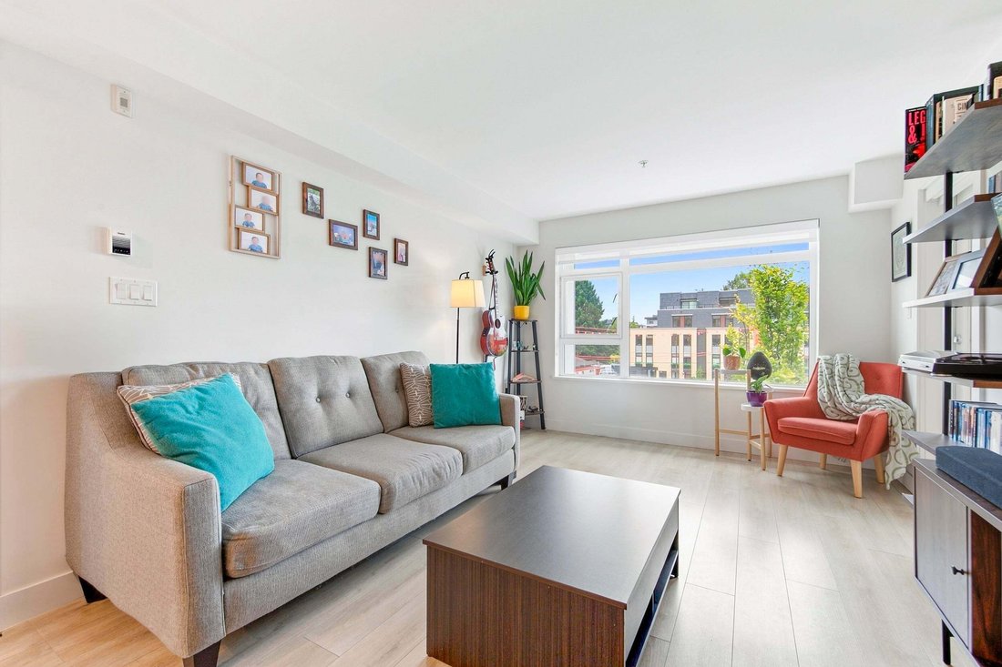Condo in North Vancouver, British Columbia, Canada 2 - 18991482