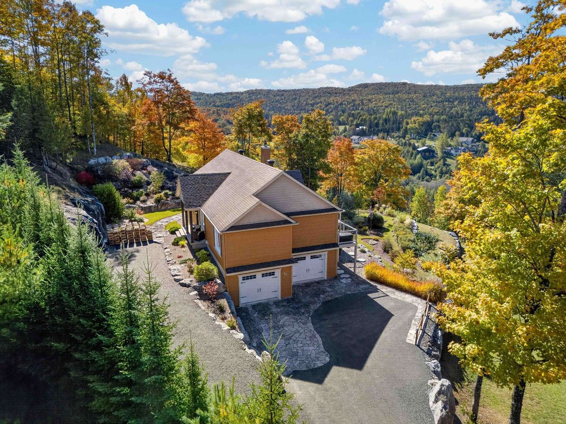 House in Saint-Sauveur, Quebec, Canada 2 - 18991474