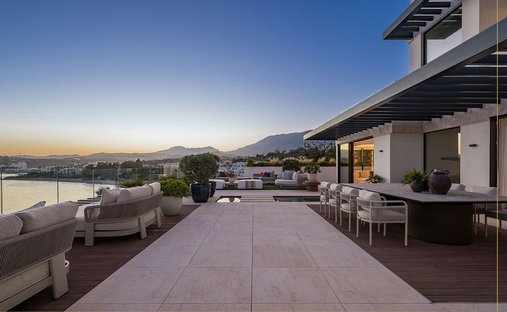 Penthouse in Estepona, Andalusia, Spain 1