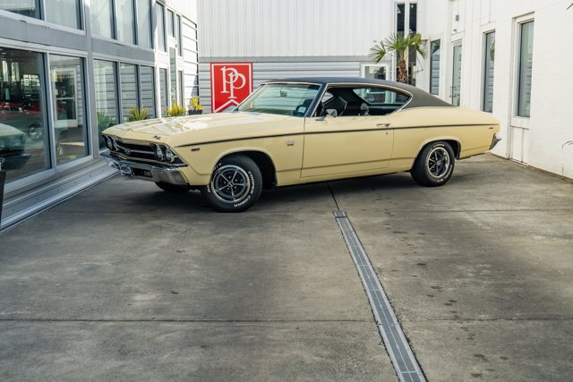 Coupe in Bellevue, WA, United States 3 - 18991627
