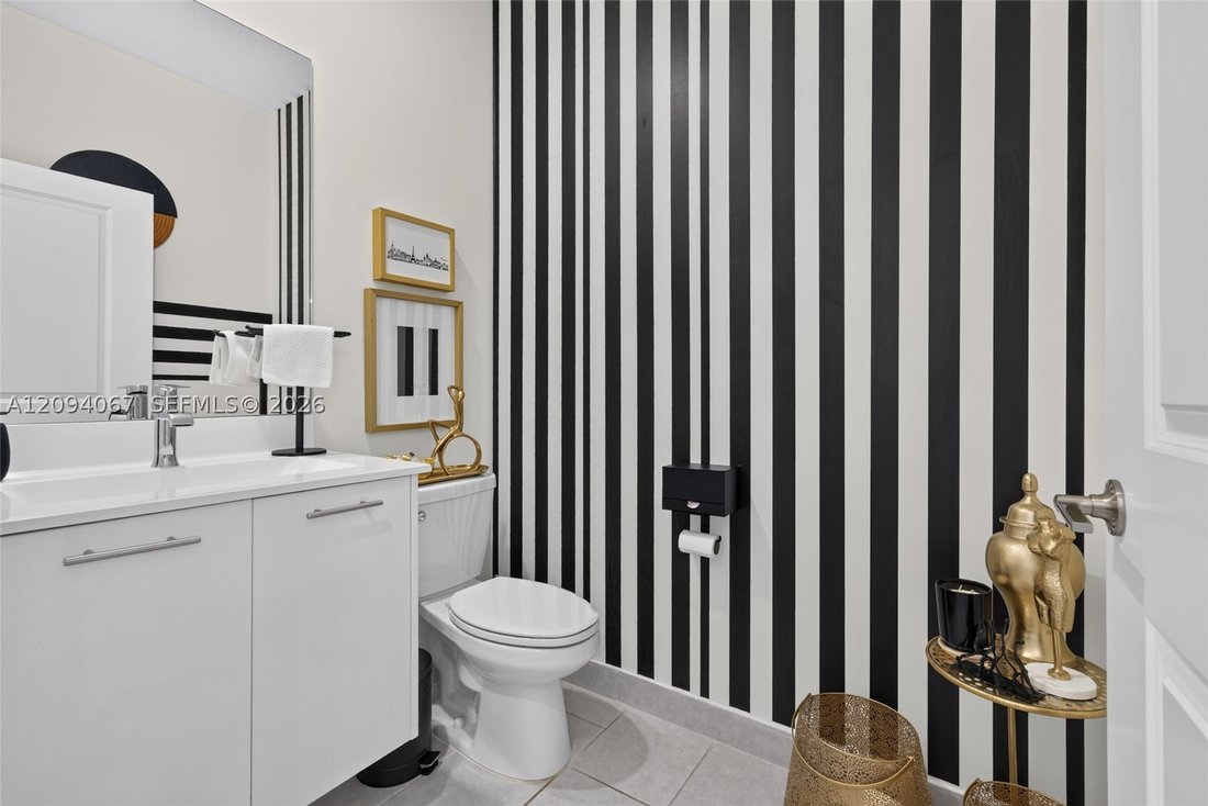 Condo in Miami Springs, Florida, United States 5 - 18991853