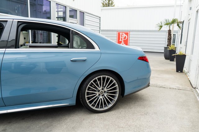 Sedan in Bellevue, WA, United States 5 - 18801394