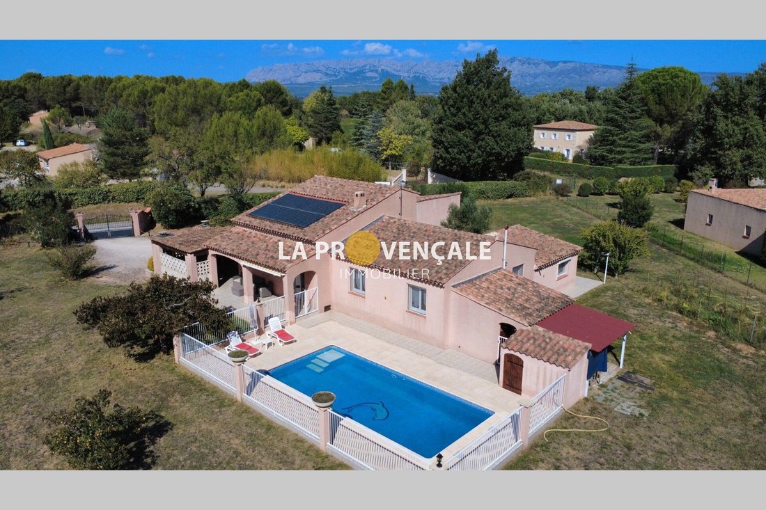 Villa in Trets, Provence-Alpes-Côte d'Azur, France 2 - 18991434