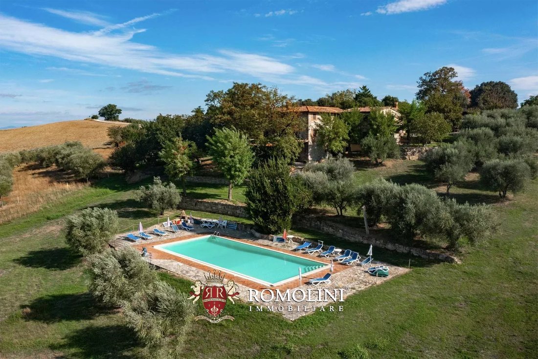 Estate in Todi, Umbria, Italy 5 - 18991661