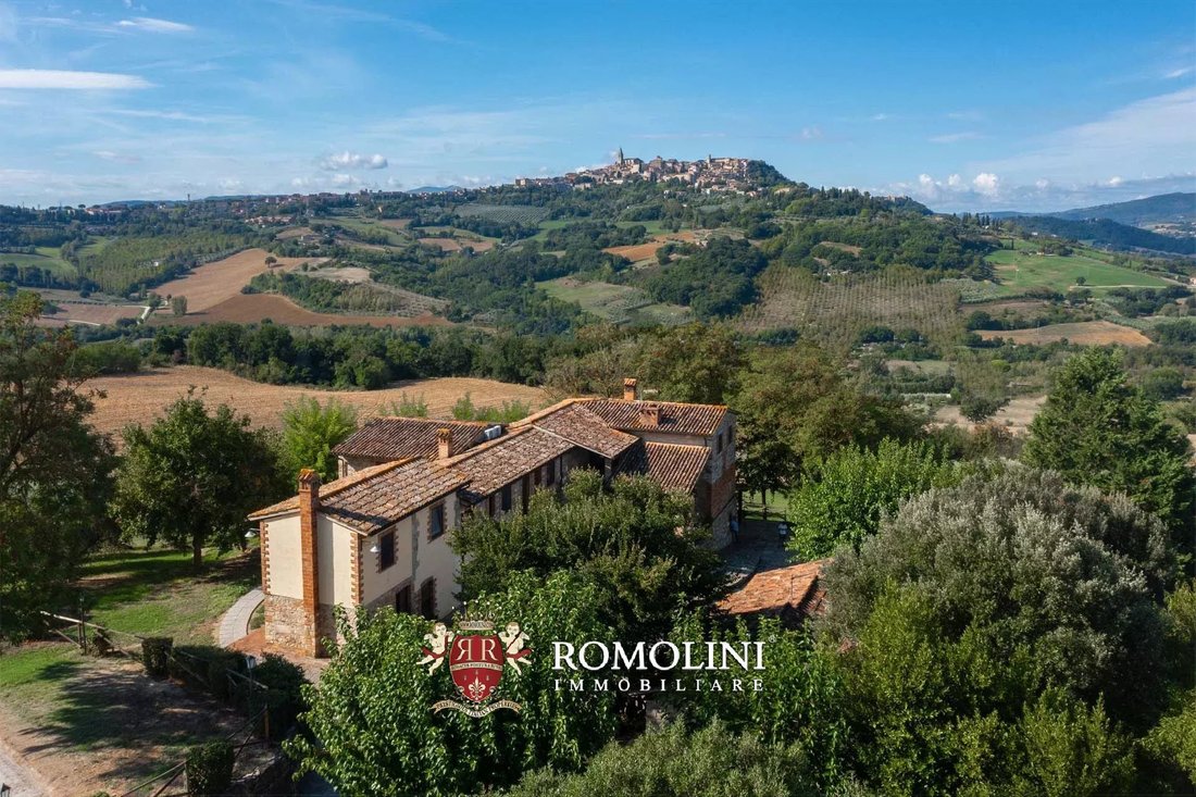Estate in Todi, Umbria, Italy 1 - 18991661
