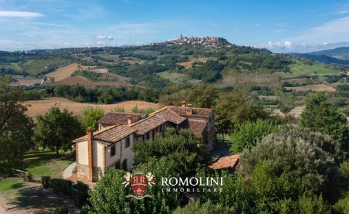 Estate in Todi, Umbria, Italy 1