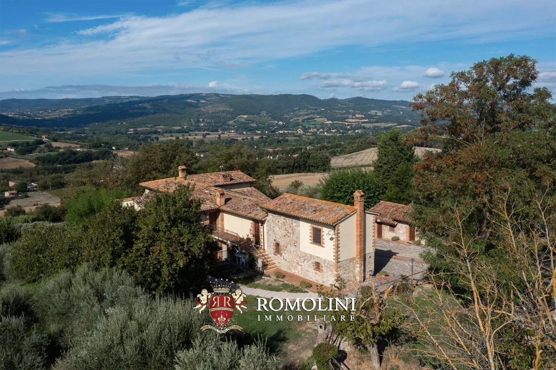 Estate in Todi, Umbria, Italy 3 - 18991661