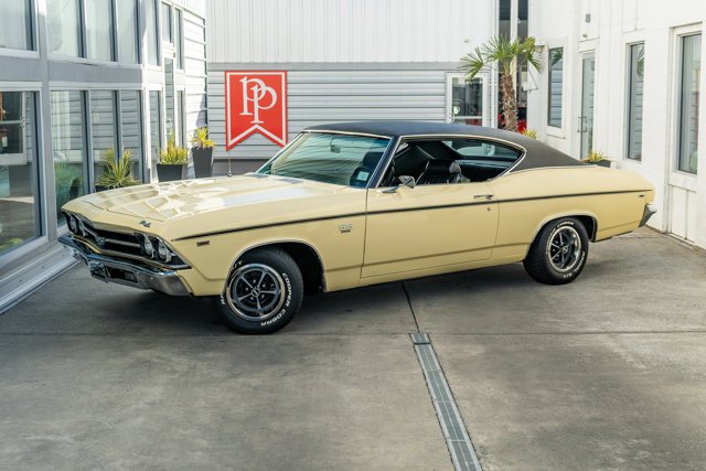 Coupe in Bellevue, WA, United States 2 - 18991627