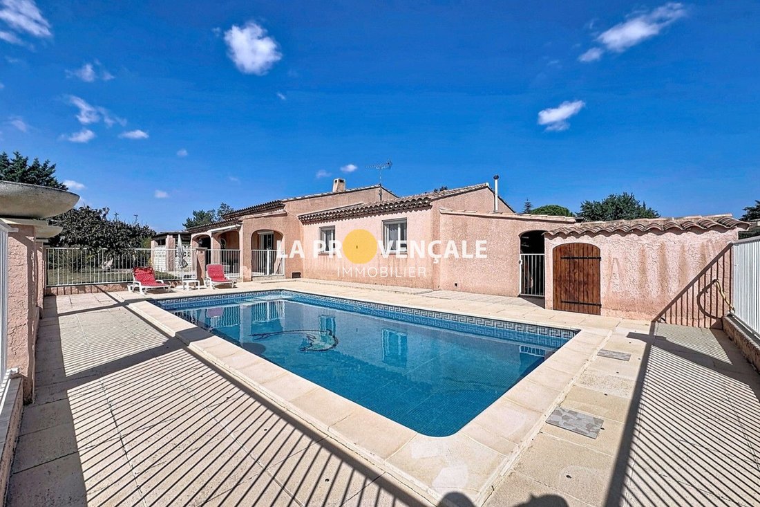 Villa in Trets, Provence-Alpes-Côte d'Azur, France 4 - 18991434