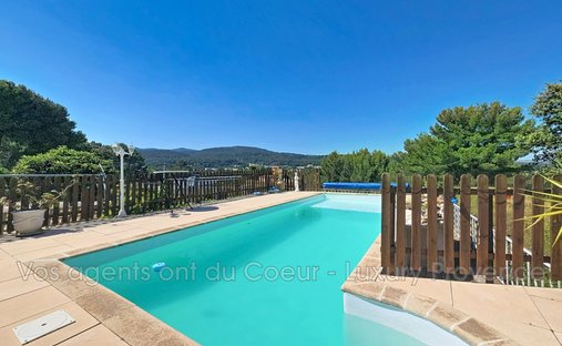 Villa in Hameau, Simiane-Collongue, France 1